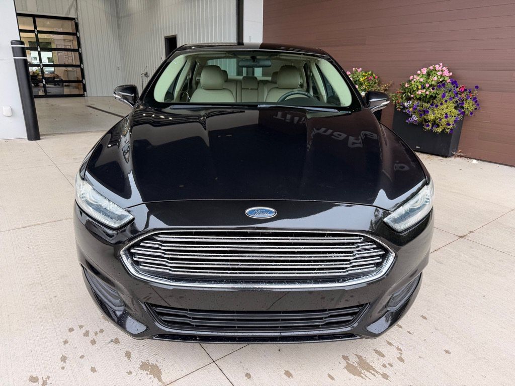 Used 2013 Ford Fusion SE FWD image 2