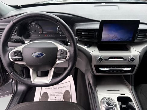 Used 2022 Ford Explorer XLT w/ Class IV Trailer Tow Package image 12