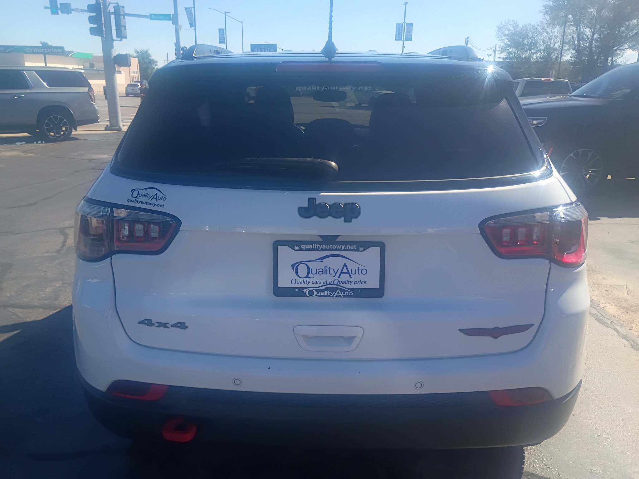Used 2025 Jeep Compass Trailhawk AWD/4WD image 7