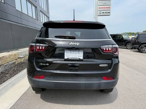 Used 2024 Jeep Compass Latitude AWD/4WD image 4
