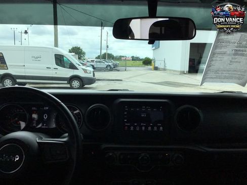Used 2023 Jeep Gladiator Sport AWD/4WD image 12