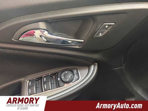 Used 2023 Chevrolet Malibu LT image 9