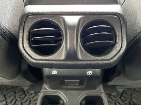 Used 2021 Jeep Wrangler Unlimited Sahara AWD/4WD image 21