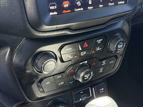 Used 2020 Jeep Renegade Altitude AWD/4WD image 14