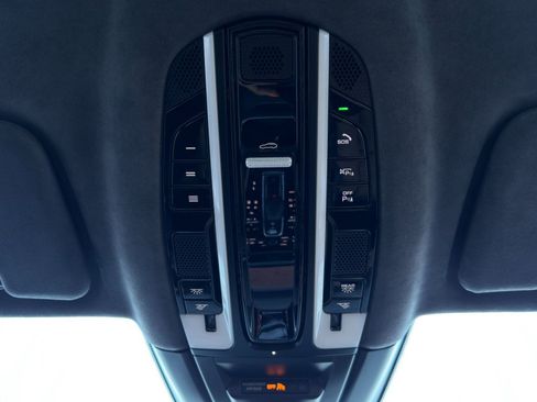 Used 2022 Porsche Cayenne Turbo S image 39