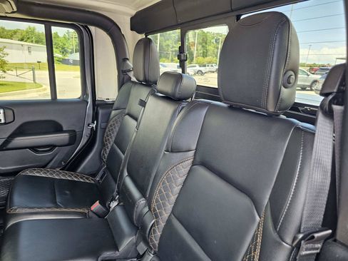 Used 2021 Jeep Gladiator Overland AWD/4WD image 32