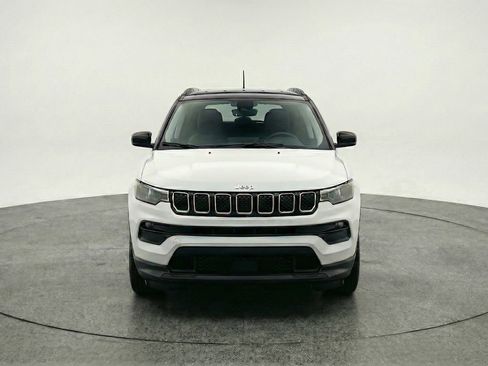 Used 2025 Jeep Compass Limited AWD/4WD image 2