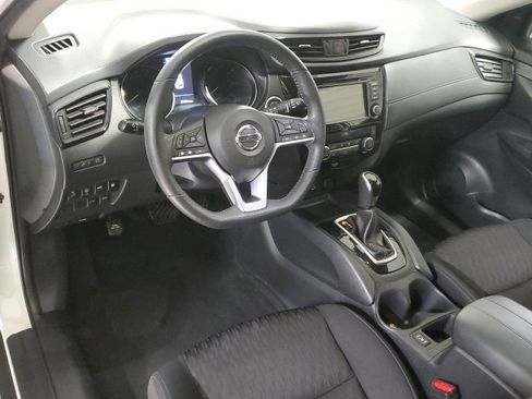 Used 2019 Nissan Rogue SV image 10