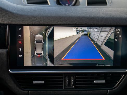 Used 2022 Porsche Cayenne image 20