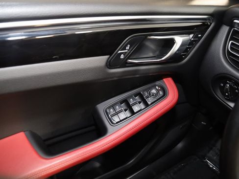 Used 2021 Porsche Macan S image 41