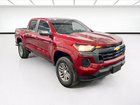 Used 2024 Chevrolet Colorado LT RWD image 3