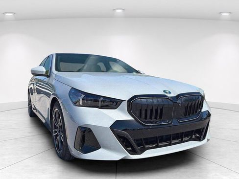 New 2026 BMW 550e xDrive w/ Executive Package AWD/4WD image 2