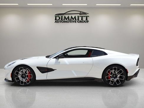 Used 2025 Aston Martin Vanquish RWD image 2