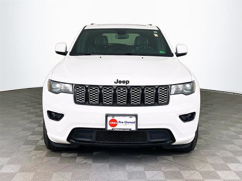 Used 2022 Jeep Grand Cherokee Laredo X AWD/4WD image 2