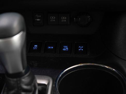 Used 2019 Toyota Highlander XLE AWD/4WD image 20