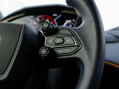 Used 2025 Lamborghini Revuelto image 19