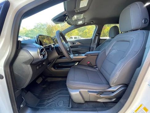 New 2026 Chevrolet Equinox EV LT image 17