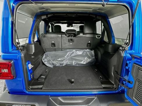 New 2026 Jeep Wrangler Unlimited Rubicon AWD/4WD image 28