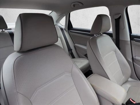 Used 2017 Volkswagen Passat 1.8T R-Line w/ R-Line Lighting Package image 25