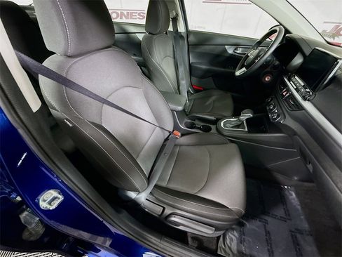 Used 2023 Kia Forte LXS image 28
