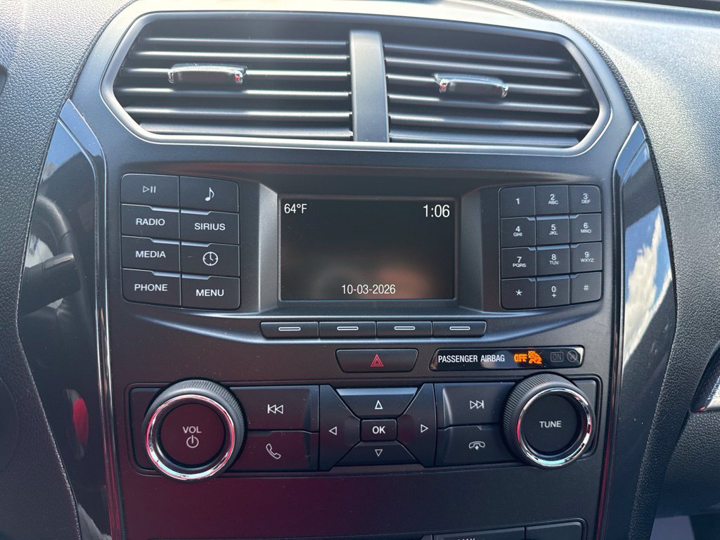 Used 2018 Ford Explorer XLT FWD image 16