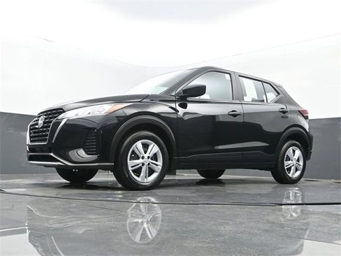 Used 2024 Nissan Kicks S image 25