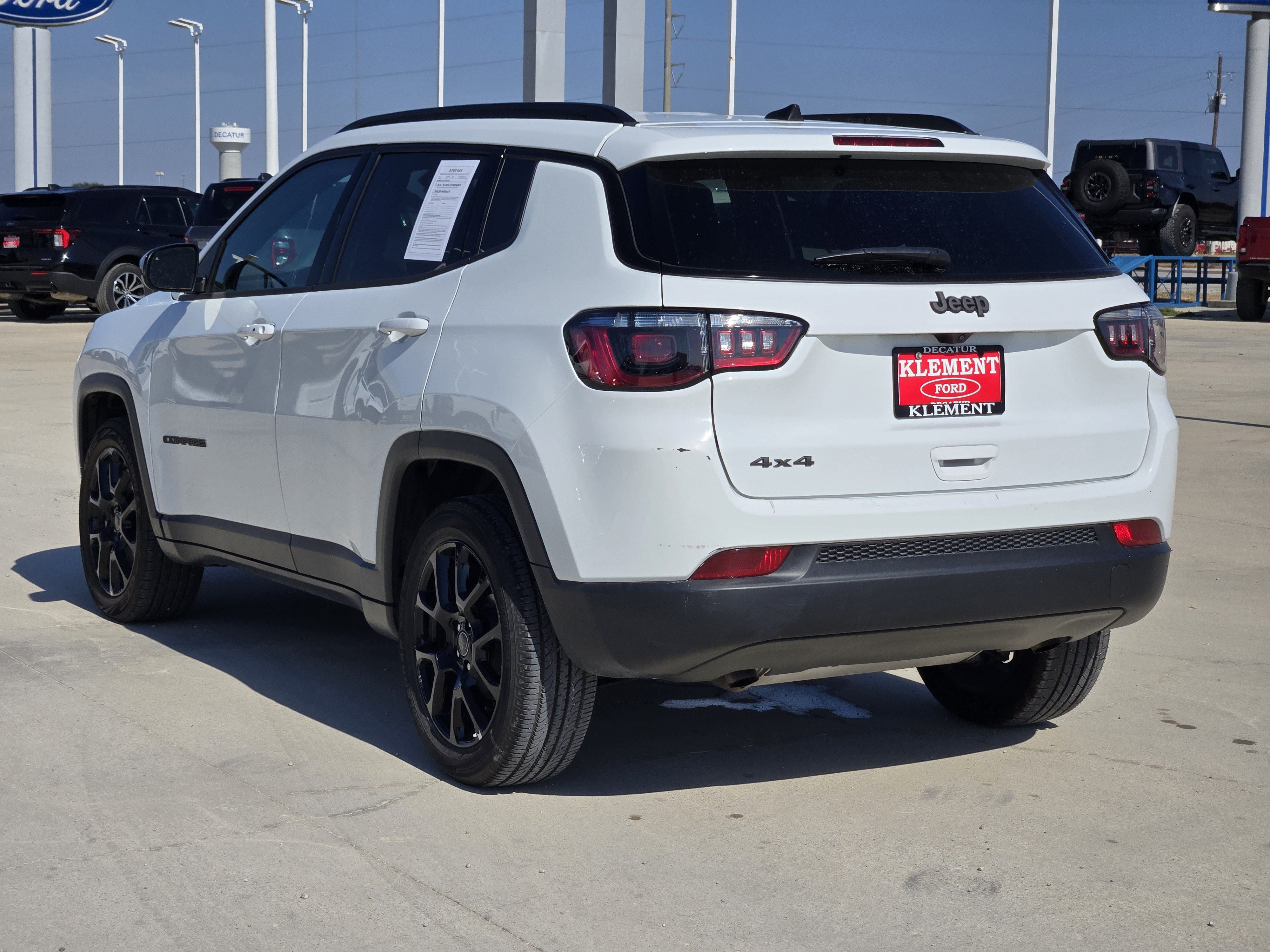 Used 2025 Jeep Compass Latitude w/ Convenience Group AWD/4WD image 5