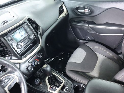 Used 2016 Jeep Cherokee Sport AWD/4WD image 32