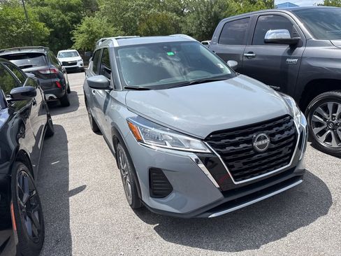 Used 2023 Nissan Kicks SV FWD image 3