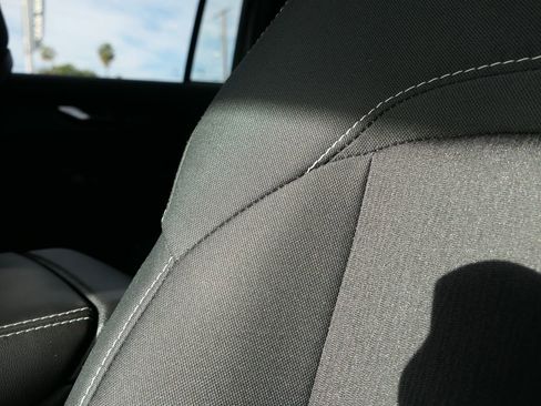 Used 2025 Jeep Grand Cherokee Laredo X image 10