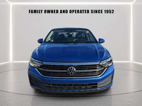 Certified 2022 Volkswagen Jetta SE w/ Panoramic Sunroof Package image 7