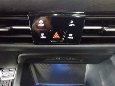 Certified 2022 Volkswagen GTI SE image 32