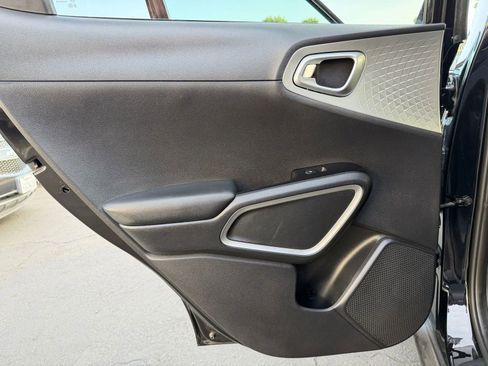 Used 2020 Kia Soul LX image 28