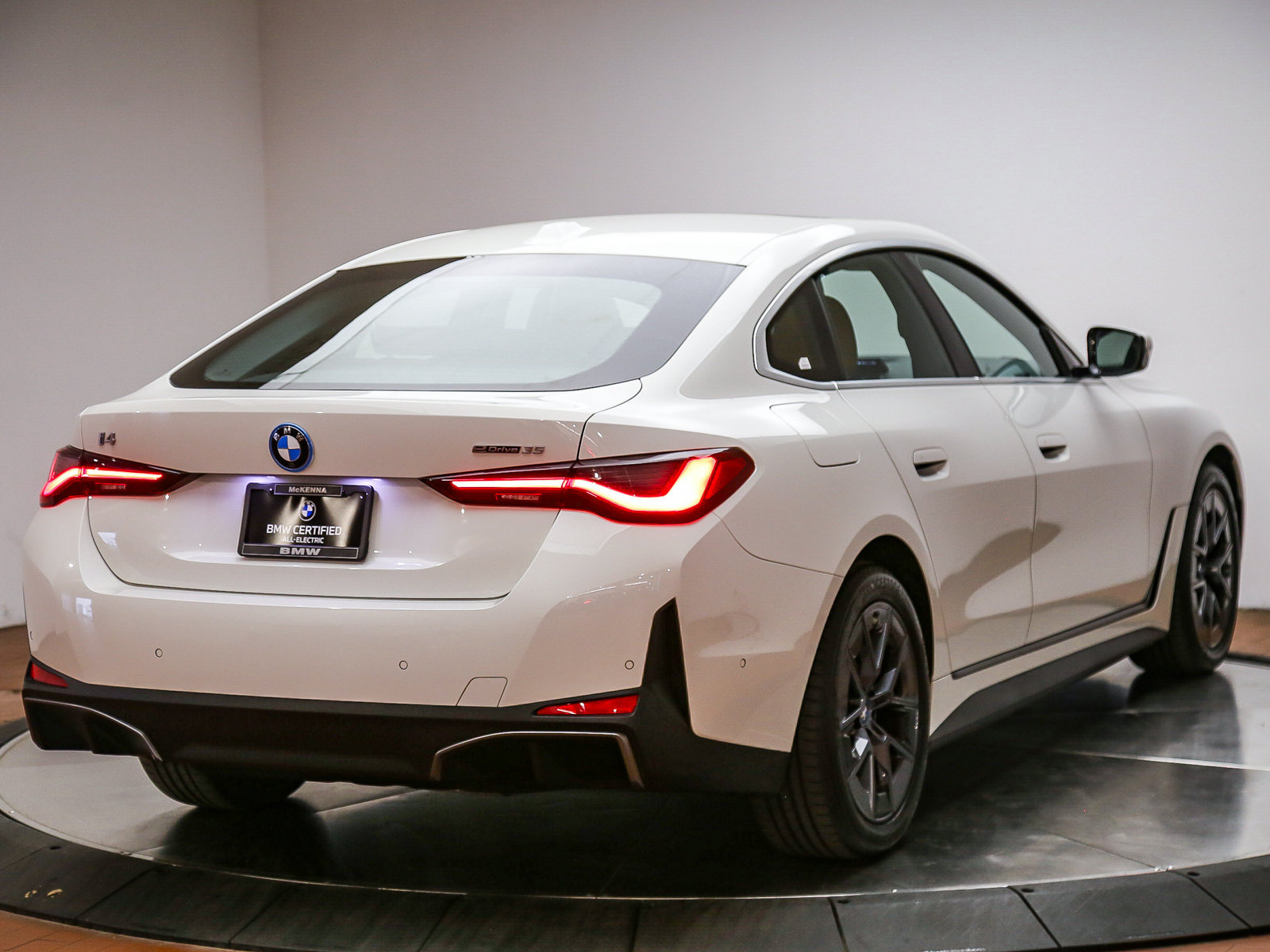 Used 2024 BMW i4 eDrive35 w/ Premium Package RWD image 7