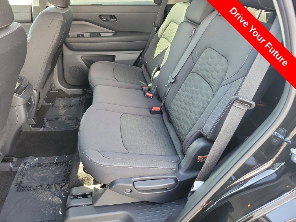 Used 2025 Nissan Pathfinder S AWD/4WD image 23