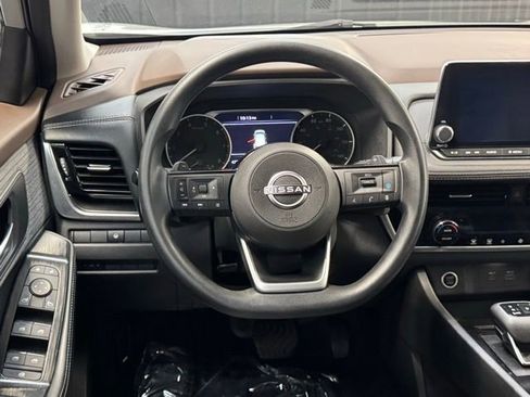 Used 2022 Nissan Rogue SV image 8