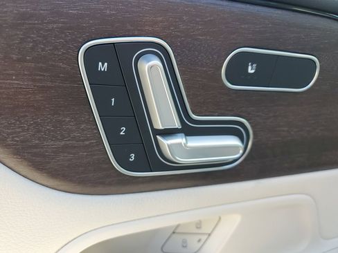 Used 2020 Mercedes-Benz GLB 250 4MATIC image 24