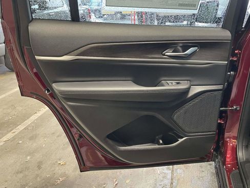 New 2025 Jeep Grand Cherokee L Limited image 23