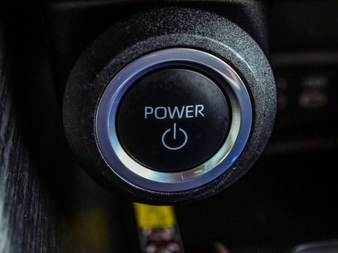 Used 2023 Toyota Venza XLE image 28