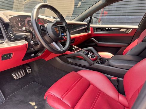 Certified 2024 Porsche Cayenne Turbo GT AWD/4WD image 4