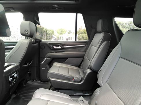 Used 2021 GMC Yukon Denali w/ Denali Ultimate Package AWD/4WD image 12