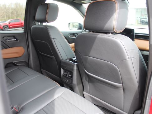 Used 2025 GMC Canyon AT4 w/ Technology Plus Package AWD/4WD image 24