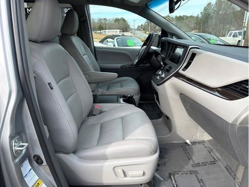 Used 2015 Toyota Sienna XLE Premium AWD/4WD image 15
