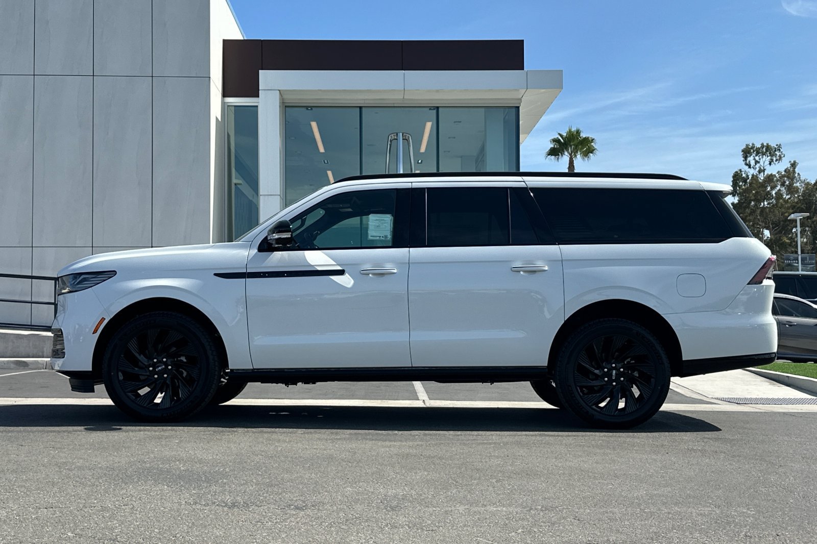 New 2027 Lincoln Navigator L Reserve w/ Jet Appearance Package AWD/4WD image 6