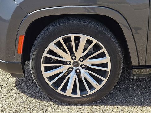 Used 2024 Jeep Grand Wagoneer L Series III image 11