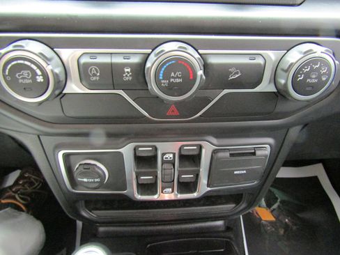 Used 2020 Jeep Wrangler Unlimited Sport S image 27