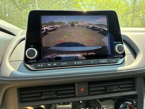 Used 2025 Nissan Rogue SV AWD/4WD image 9