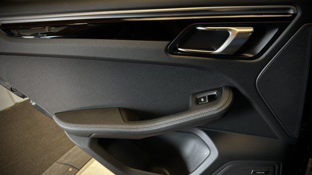 Used 2023 Porsche Macan S AWD/4WD image 22