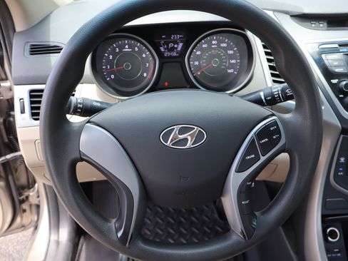 Used 2016 Hyundai Elantra SE FWD image 16
