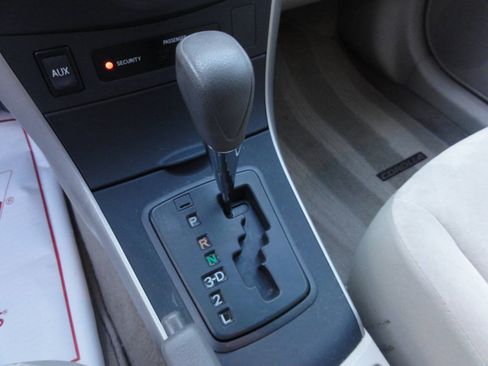 Used 2009 Toyota Corolla LE FWD image 25